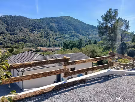 maison récente de plain-pied  hors lotissement  dans la vallée de l'eyrieux