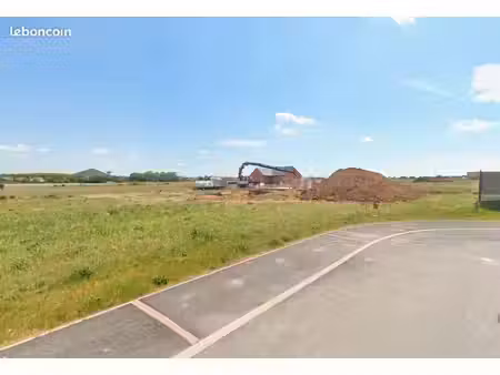 terrain 603 m² avion