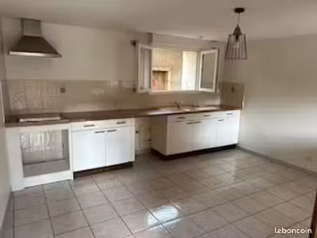 location appartement lavit 82120