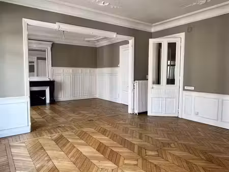 en hyper centre ville appartement de caractère refait à neuf en 2026