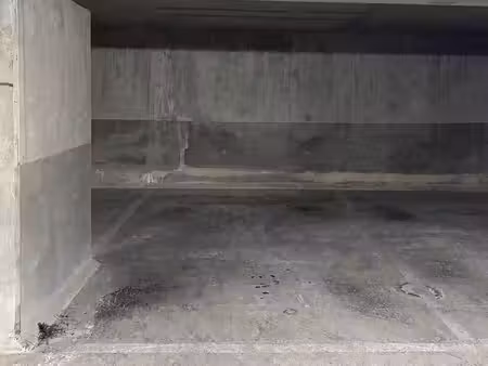 location parking privé centre ville antibes