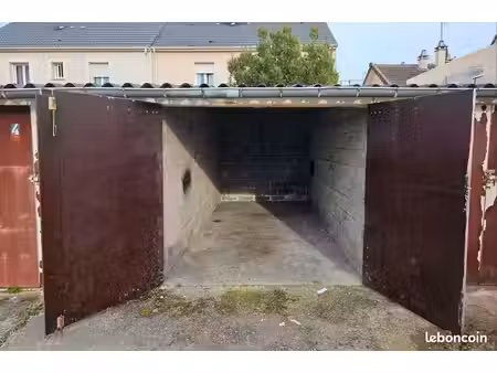 box/garage proche aéroport cdg sous surveillance vidéo 15m2
