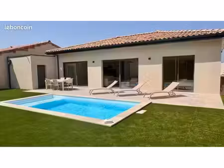 villa avec piscine à allan – disponible 18 sept. à fin avril – 600/sem ou 1900/mois