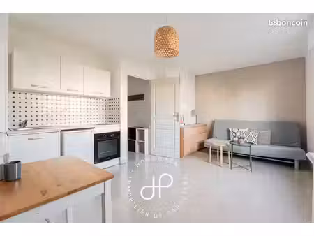 studio 1 pièce 27 m²