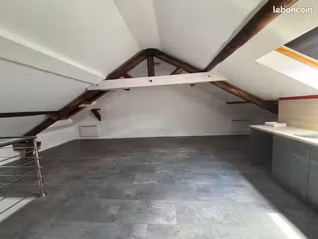 appartement 2 pièces sous combles  moderne et sans frais agence