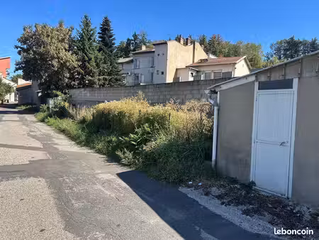 location ou vente garage individuel + jardin