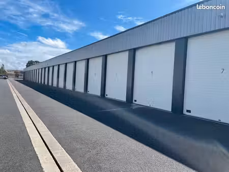 grand box garage 30m² sécurisé accès h24 dispo