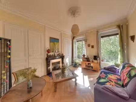exclusivité - place tabareau - t2 de 60m² à rafraîchir