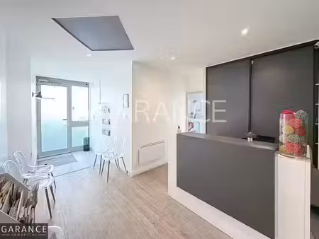 location locaux professionnels 2 pièces 57 m² à paris 14ème (75014)  1 800 €