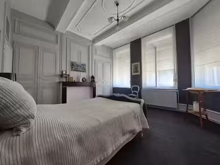 maison de caractère en plein centre ville de aire-sur-la-lys offrant 140 m² habitables .