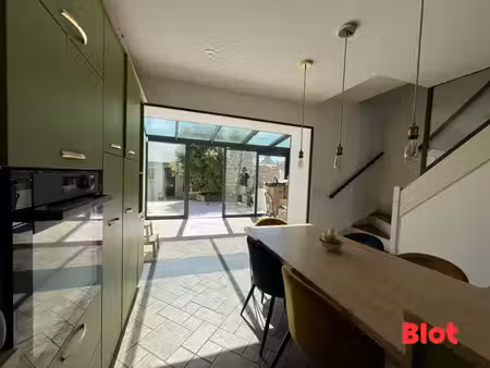 a vendre en exclusivite par blot bain-maison bourg-hyper centre-exterieurs-130m² 