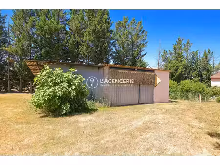 2 hangars sur terrain constructible