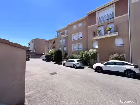 t2 en dernier étage ascenseur et garage