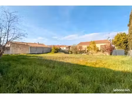 terrain 500 m² trets
