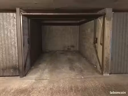 vente garage fermé mairie du 6ème