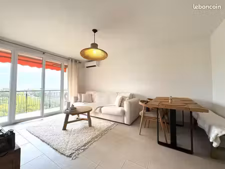 grasse – t2 51 m² – dernier étage – vue dégagée & mer – balcon – parking couvert