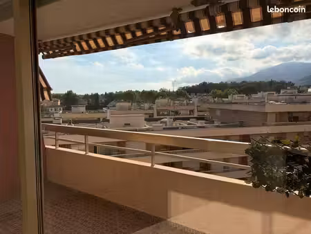 vence 06140 – studio dernier étage avec belle terrasse et vue dégagée