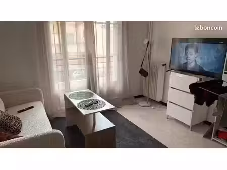 ? à louer – studio 28 01 m² avec balcon – juan-les-pins