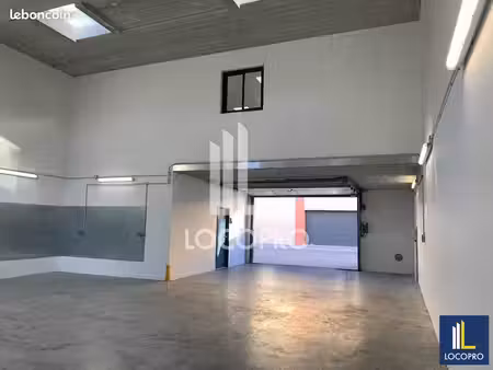 local d'activité 730 m²