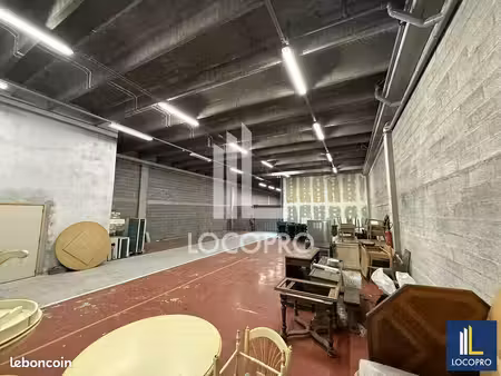 local d'activité 2 883 m²