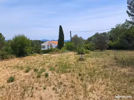 terrain à bâtir de 1800 m² à eguilles (13)