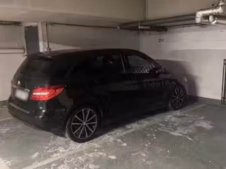 parking a vendre -paris 1 er-rue sainte anne -grand vehicule