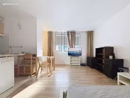 studio 1 pièce 30 m²