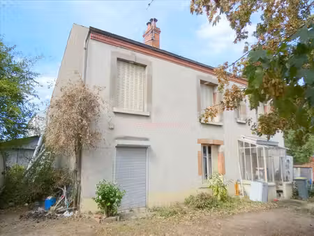 maison de 96m2 habitables et bureau de 46m2 et cave de 14m2 et combles aménageables de...