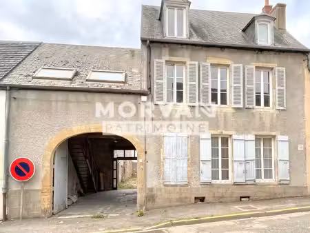 bâtisse de caractère au cœur de la capitale du morvan