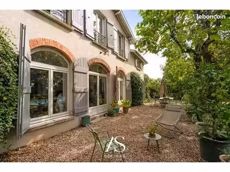 maison 8 pièces 320 m²