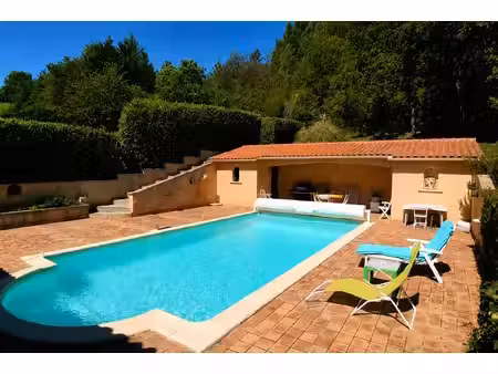 maison de plain-pied avec piscine et grand terrain à coursac