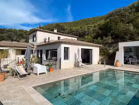 propriété 5 pièces 185 m²
