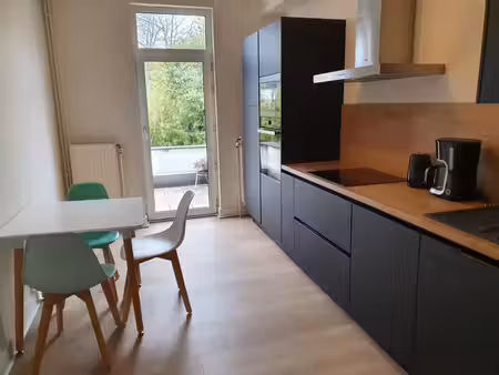 louise/stephanie: duplex rénové avec terrasse