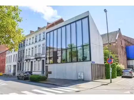 habitation architecturale avec parking au coeur de louvain