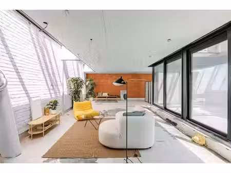 propriété commerciale multifonctionnelle avec loft à finir