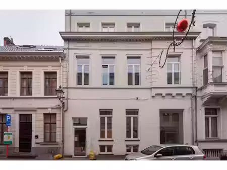 espace commercial en duplex stratégiquement situé