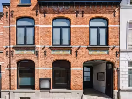 propriété commerciale multifonctionnelle avec loft à finir