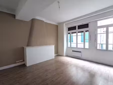 location commerce 28 m² à saint-palais (64120)
