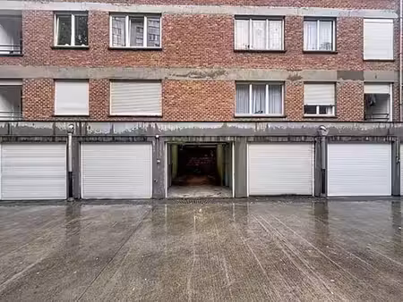 garage box idéalement situé à uccle – 16 m²