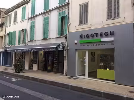 local commercial 77 m² salon-de-provence