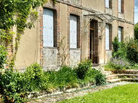 maison en pierre de 162 m² à beauvoir