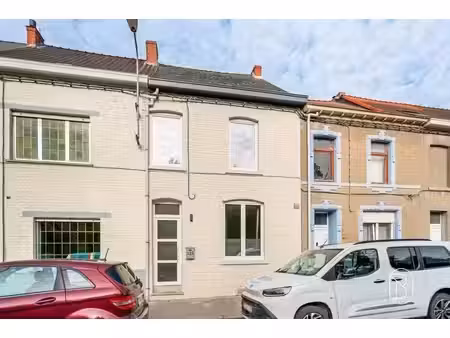 maison entièrement rénovée  avec terrasse et jardin