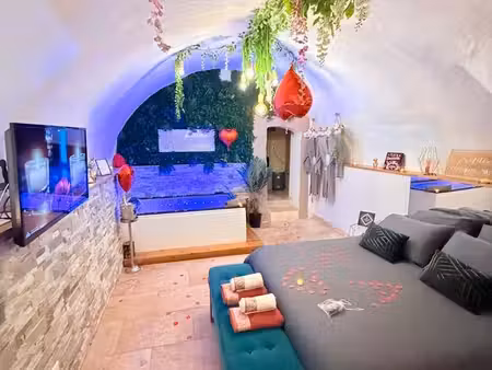 local commercial loveroom et spa