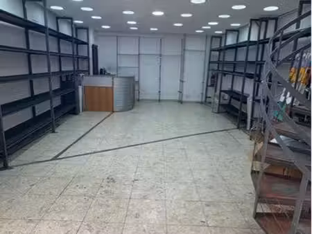 coup de fusil local commercial sur 2 étagés possibilité de sépare le 1 er étage pour faire