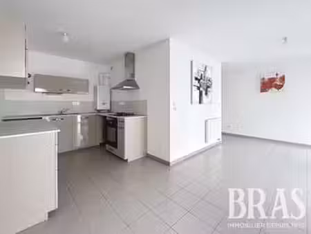 location appartement 2 pièces aux sables-d'olonne (85100) : à louer 2 pièces / 47m² les sa