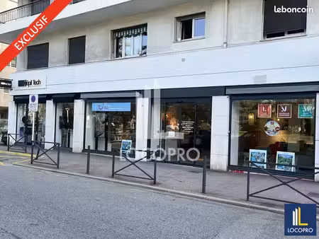 local commercial 151 m²