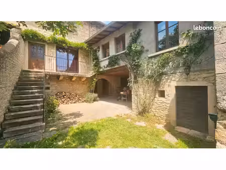 maison beaujolaise en pierre - la campagne et la ville