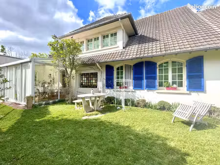 pavillon 8 pièces 165 m²