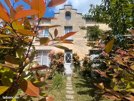 vends belle maison de carractère en pierres au centre du village médiéval coucy le château