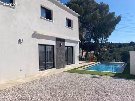 villa neuve t5 avec piscine sur 380 m2 de terrain